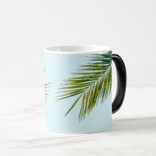 Caneca Mágica Folha de Palmeira Verde Tropical em Azul Claro
