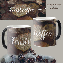 Caneca Mágica Folhas caídas castanhas após chuva