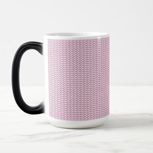 Caneca Mágica fundo rosa e branco com linhas onduladas (Esquerda)
