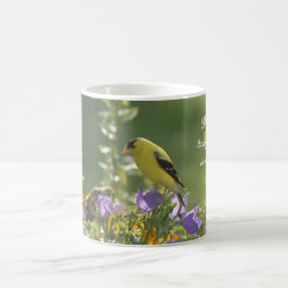 Caneca Mágica Goldfinch em uma Flor Harebell