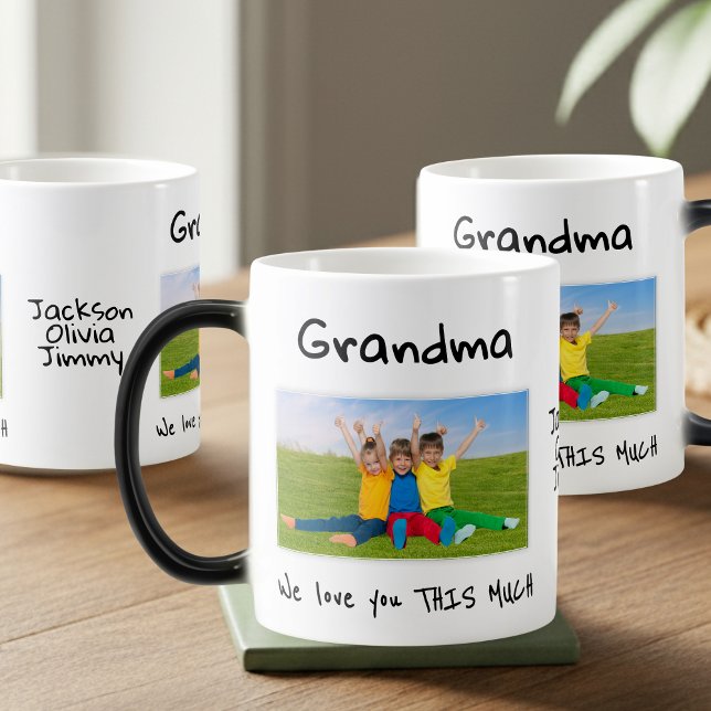 Caneca Mágica Grandma We Love You This Much Photo Christmas Gift (Criador carregado)