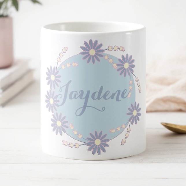 Caneca Mágica Grinalda de Margaridas Azul Pastel (Cute blue wreath made of daisies in shades of blue with a touch of yellow. Put your name on it.)