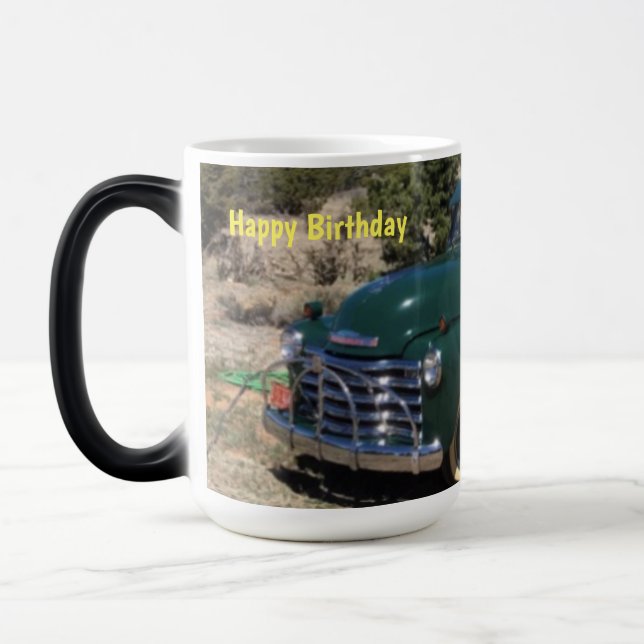 Caneca Mágica Hot Coffee faz a foto aparecer de repente (Esquerda)