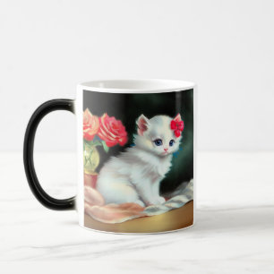 Caneca Mágica Ilustração Vintage White Kitten com Flores Vermelh