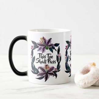 Caneca Mágica "Isto Também Deve Passar" Aquarela Lily Wreath
