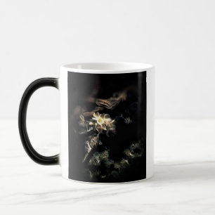 Caneca Mágica MRN MRNStudios neonouveau flores surreais faux pai