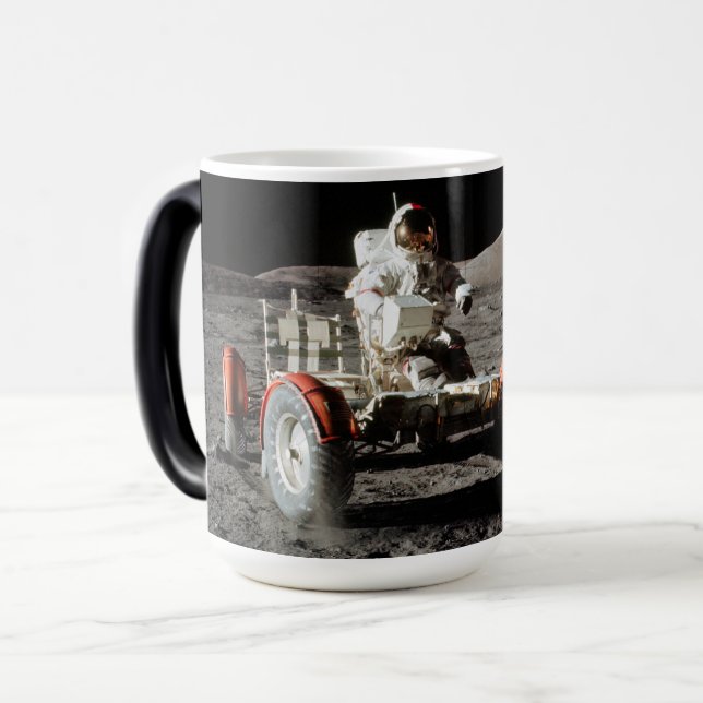Caneca Mágica NASA Apollo 17 Lunar Roving Vehicle, 1972 (Frente Esquerda)