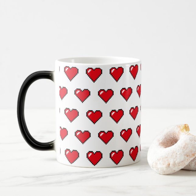 Caneca Mágica Padrão de Coração de Pixel Vermelho de 8 Bits (Com Donut)