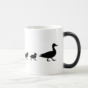 Caneca Mágica Pato e patinhos da mãe na silhueta