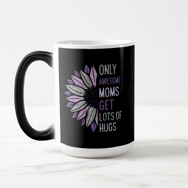 Caneca Mágica só mães incríveis têm muitos abraços (Esquerda)