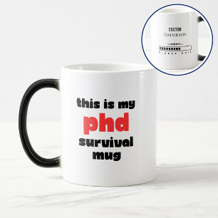 Caneca Mágica Sobrevivência engraçada de PhD com nome de doutor
