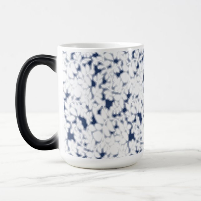 Caneca Mágica um fundo branco e azul com um padrão (Esquerda)