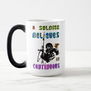 Caneca Mágica Um Soldado Acredita em Contínuo