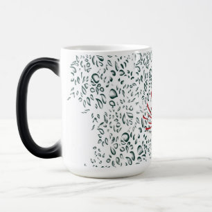 Caneca Mágica uma flor vermelha sobre fundo preto