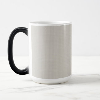 Caneca Mágica uma foto branca e negra de um homem de terno e gra