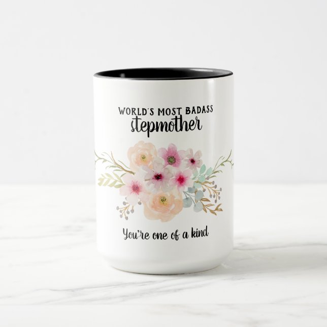 Caneca Mais Badass Stepparent - Uma das Flores do Tipo (Centro)