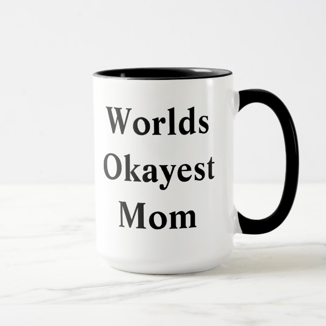 Caneca Mamã de "Okayest" do mundo! (Direita)