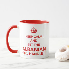 Caneca Mantenha a Calma e Deixe a Rapariga Albanesa Resol