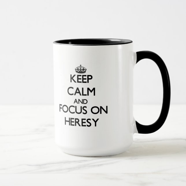 Caneca Mantenha a calma e o foco no heresia (Direita)