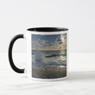 Caneca Mar do Caribe, Ilhas Cayman. Ondas batendo