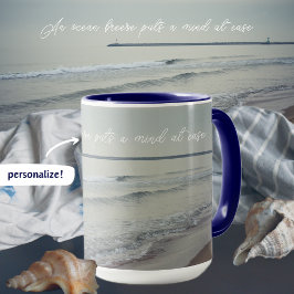 Caneca Mar frio e tranquilo no dia de inverno