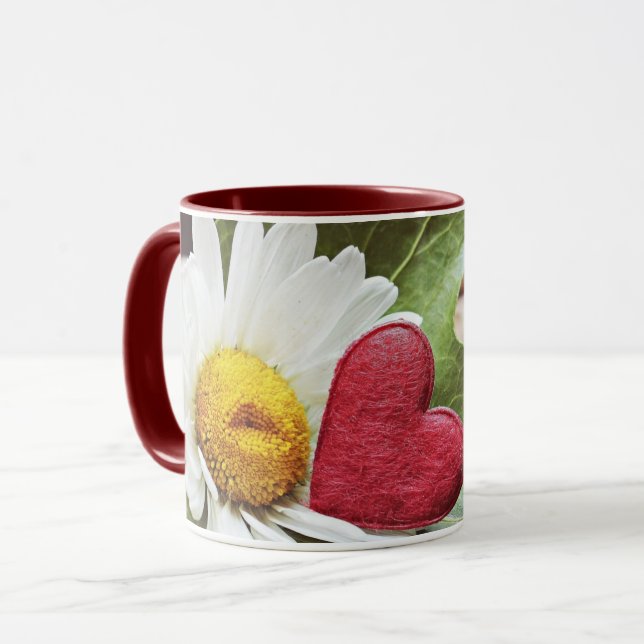 Caneca Margarida Romântica com Acentos do Coração Vermelh (Frente Esquerda)
