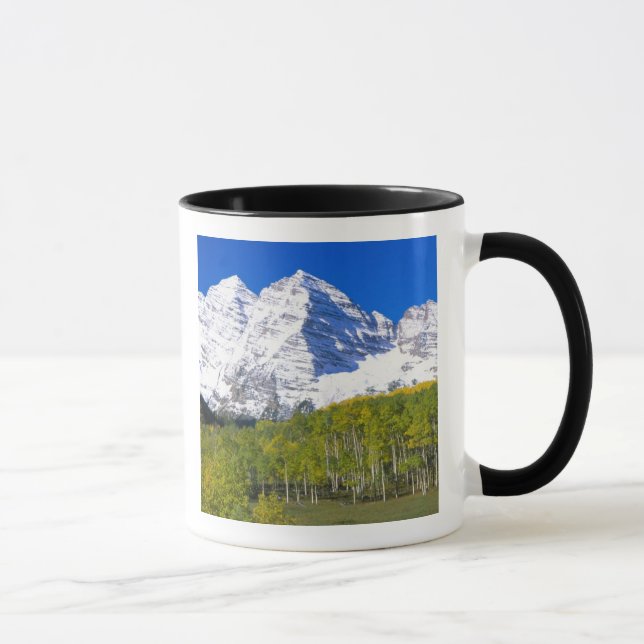 Caneca Maroon Bells com floresta de álamo outonal. (Direita)