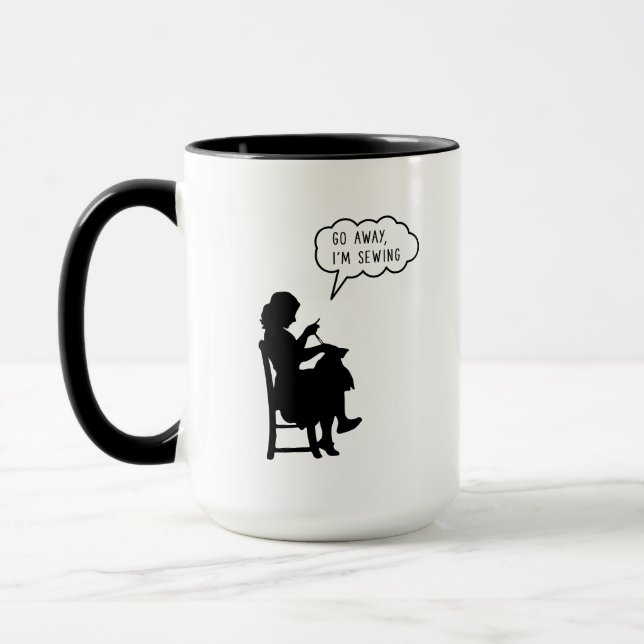 Caneca Material de costura - vá embora, estou costurando  (Esquerda)