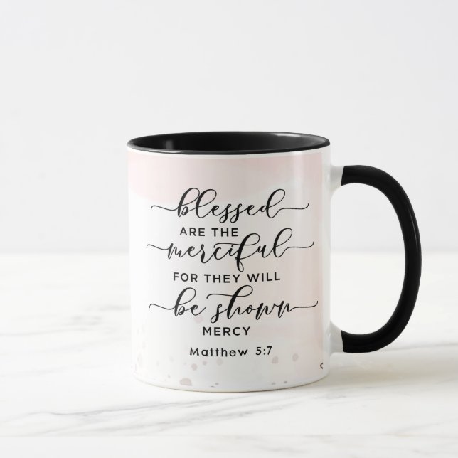 Caneca Mateus 5:7 Abençoados são a Bíblia misericordiosa  (Direita)