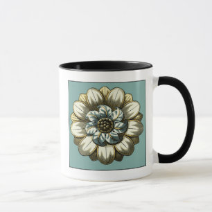 Caneca Medalha Floral Ornamentado sobre fundo azul claro