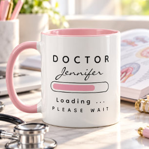 Caneca MÉDICO [Nome] Carregando Rosa e Branco