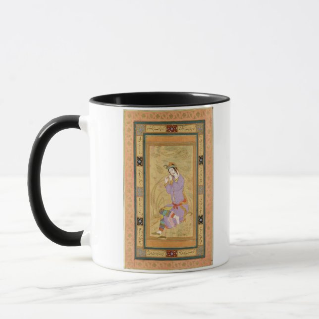 Caneca Menina assentada que ondula seu cabelo em (Esquerda)