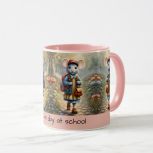 Caneca Menina de rato bonita a caminho da escola, costume