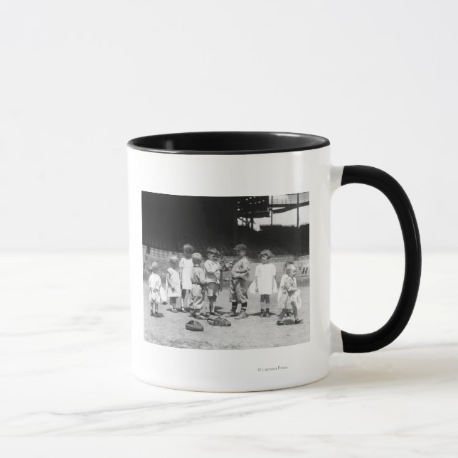 Caneca Meninos e Meninas no Campo de Baseball (Direita)