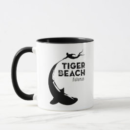 Caneca Mergulho de tubarão na praia de Tiger