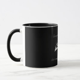 Caneca Mesmo Passos Silenciosos – Citação Bilíngue Minima