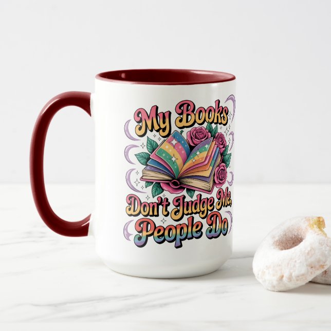 Caneca Meus livros não me julgam... (Com Donut)