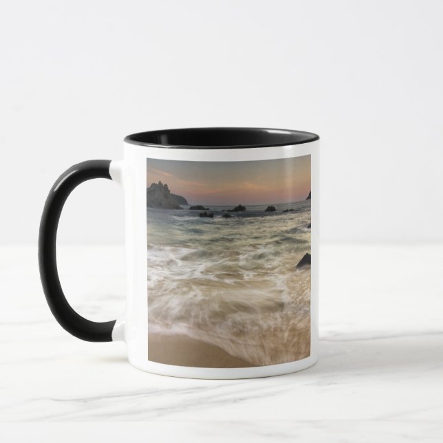 Caneca México, Guerrero, Zihuatanejo.  Surf ao longo de u (Esquerda)