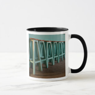 Caneca México, Oaxaca, Banquetas verdes alinean la pared