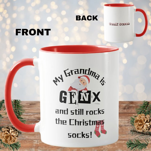 Caneca Minha Avó É GenX E Ainda Enrola As Meias Xmas (Criador carregado)