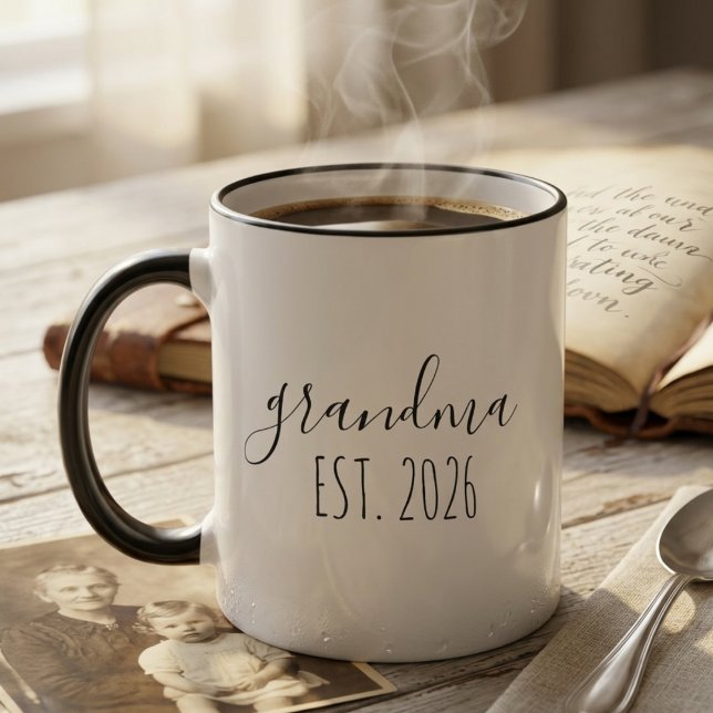 Caneca Minimalist Grandma Est Year Elegant Script Design (Criador carregado)