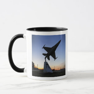 Caneca Modelo em escala de um Falcão de Luta F-16 C