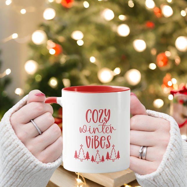 Caneca Modern Red Typografia Cozy Winter Vibes (Criador carregado)