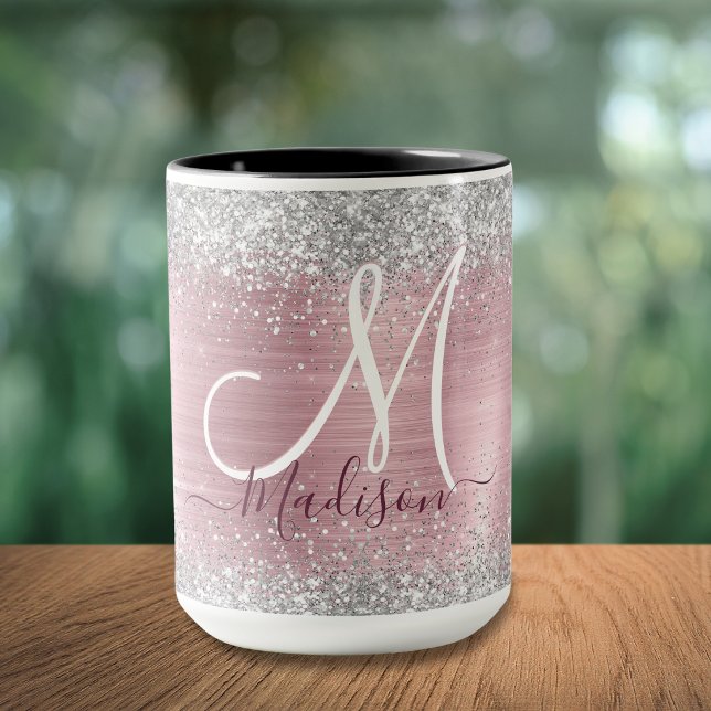 Caneca Monograma de brilho falso prateado com rosa lindo (Criador carregado)