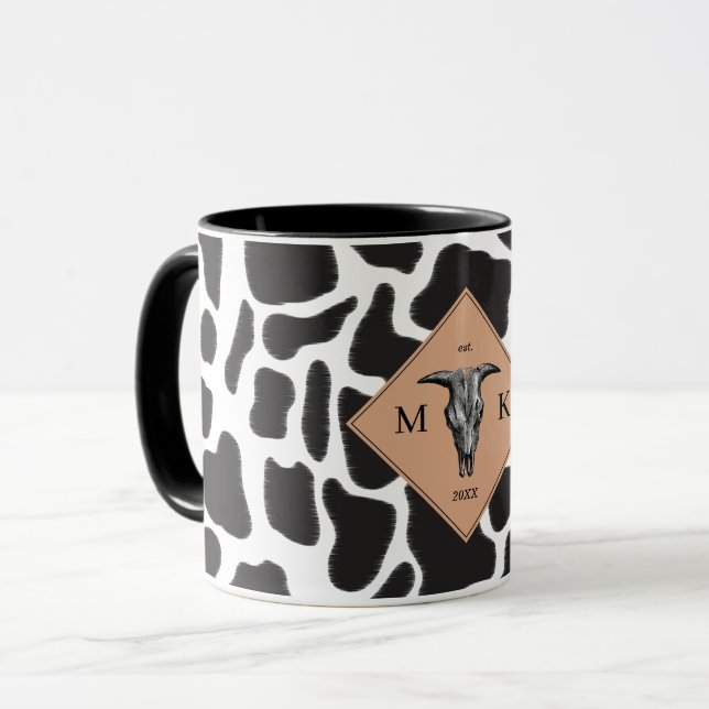 Caneca Monograma de Padrão Animal de Vaca Preta e Branca (Frente Esquerda)
