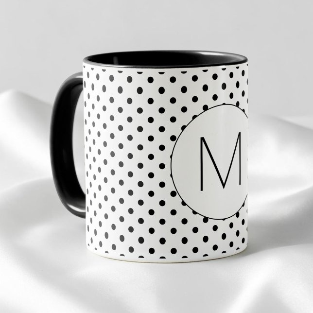 Caneca Monograma Inicial Preto e Branco Moderno com Bolin (Modern Black and White Initial Monogram Polka Dot Mug)