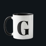 Caneca Monograma Moderno - Letra Inicial Preta<br><div class="desc">Simples,  tendenciosa caneca de café monograma,  com letra inicial,  em tipografia moderna minimalista a preto. Um presente personalizado perfeito.</div>