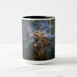 Caneca Montanha Mística no Espaço Hubble na Nebulosa Cari