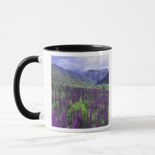 Caneca Montanhas e flores silvestres em prado alpino, 2