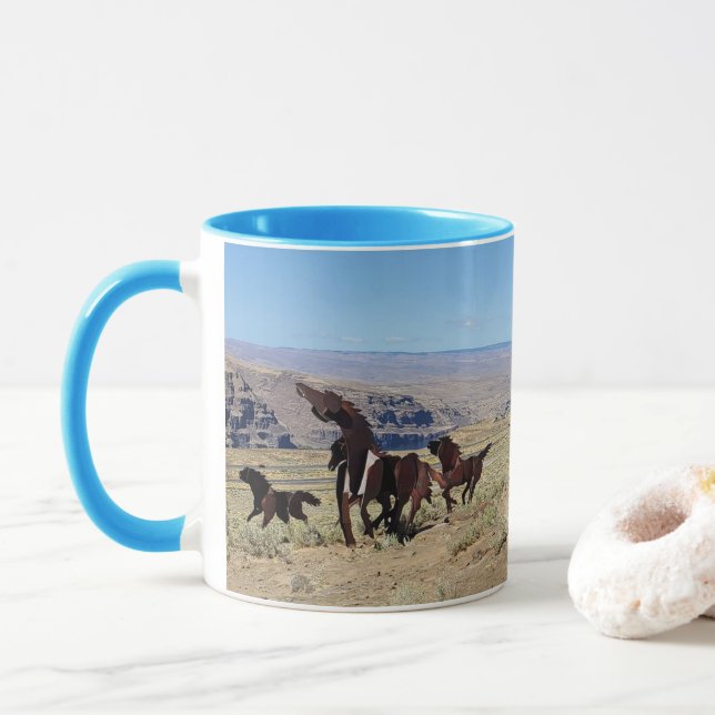 Caneca Monumento de Cavalos Selvagens (Com Donut)